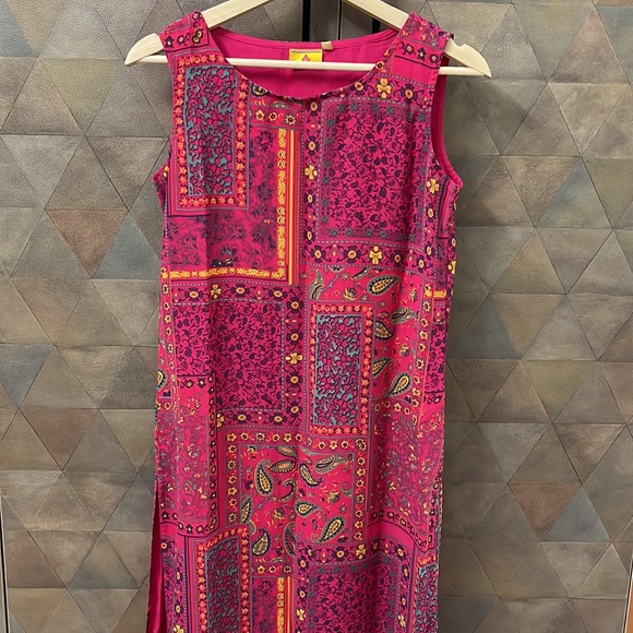 Vibrant pink coloured straight kurta - Picture 3 of 5